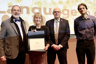 <p>Angela Friederici mit Justine and Yves Sergent Award geehrt</p>