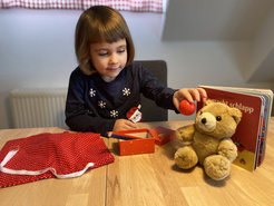 Die ForscherInnen haben den grammatikalischen Sprachstand von Kindern zwischen drei und vier Jahren mit Hilfe von unterschiedlichen Sprachspielen untersucht.