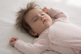 Babys bilden Gedächtnis für grammatische Beziehungen - auch ohne Schlaf