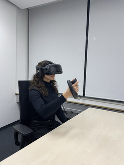 Im VR-Lab testeten die Forschenden, wie unser Gehirn Handlungspläne organisiert.