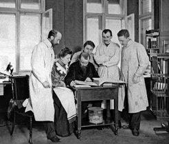 Die Forscher Brodmann, C. Vogt, O. Vogt, Bosse, Borcherdt und Lewandowski im Neurologischen Labor Berlin um 1903.