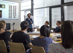 Daniel Margulies vom Max-Planck-Institut für Kognitions- und Neurowissenschaften (MPI CBS) erklärt in einem der Workshops die Methode der Resting State fMRT.