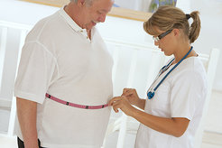 Starkes Übergewicht erhöht nicht nur das Risiko, an Diabetes mellitus, Herzinsuffizienz oder Arteriosklerose zu erkranken, sondern gefährdet auch das Gehirn und seine geistigen Fähigkeiten. © shutterstock